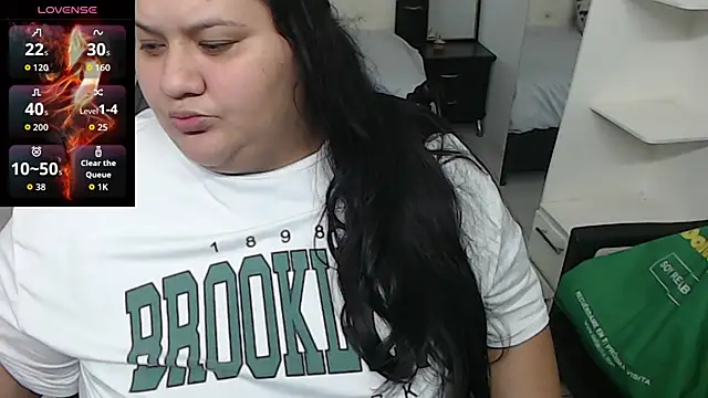 Snapshot of Aaliyah11 chatting on 10/15/25, 02:01 Aaliyah11 online show from 10/15/25, 02:01