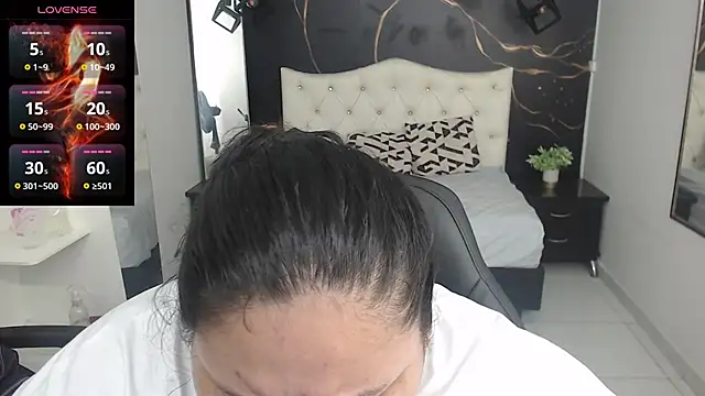 Aaliyah11 online show from 11/12/25, 01:17