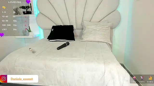 Danielaangelina online show from 10/17/25, 07:44