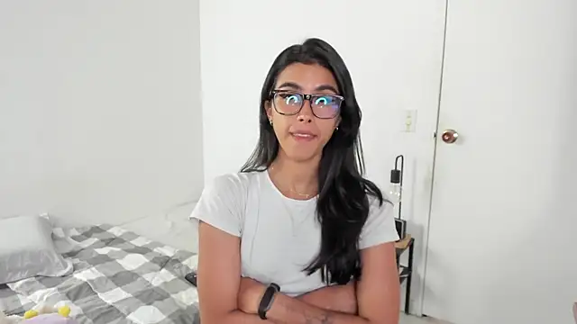 Snapshot of Mazikeen__18 chatting on 05/05/26, 12:46 Mazikeen 18 online show from 05/05/26, 12:46