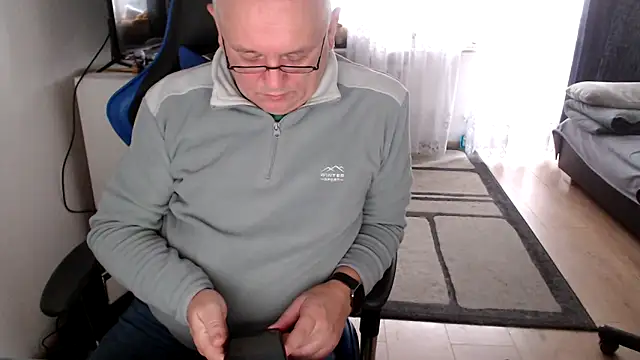 Snapshot of ruplumber chatting on 10/30/25, 09:33 ruplumber online show from 10/30/25, 09:33