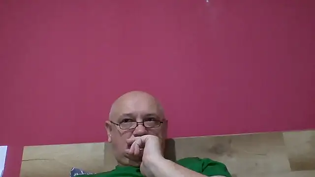 Snapshot of ruplumber chatting on 10/31/25, 11:06 ruplumber online show from 10/31/25, 11:06