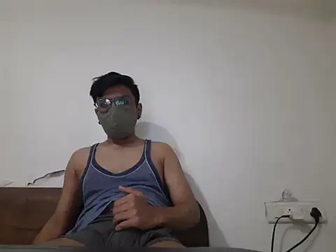 Snapshot of kk77102 chatting on 02/05/25, 11:44 kk77102 online show from 02/05/25, 11:44