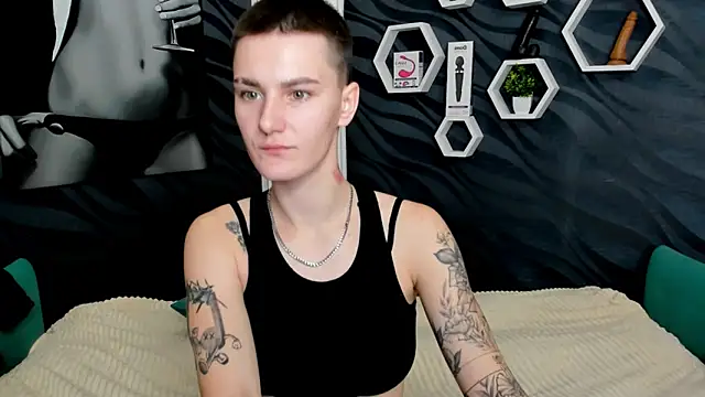 LindaBryantt online show from 02/08/25, 06:33