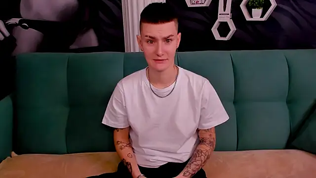 LindaBryantt online show from 02/11/25, 10:15