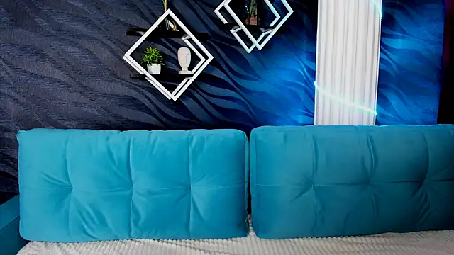 LindaBryantt online show from 03/18/25, 03:09