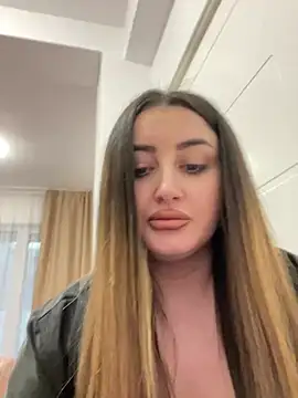 Snapshot of hotAlys chatting on 03/19/25, 04:24 hotAlys online show from 03/19/25, 04:24