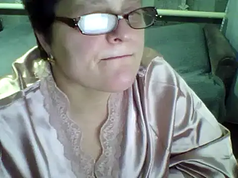 Snapshot of ElzaJewel chatting on 02/06/25, 10:32 ElzaJewel online show from 02/06/25, 10:32