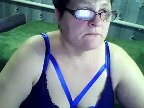 Snapshot of ElzaJewel chatting on 03/09/25, 07:37 ElzaJewel online show from 03/09/25, 07:37