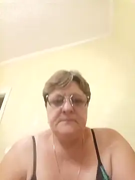 Snapshot of ElzaJewel chatting on 09/28/25, 08:36 ElzaJewel online show from 09/28/25, 08:36