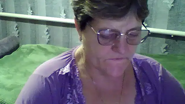 Snapshot of ElzaJewel chatting on 10/10/25, 01:32 ElzaJewel online show from 10/10/25, 01:32