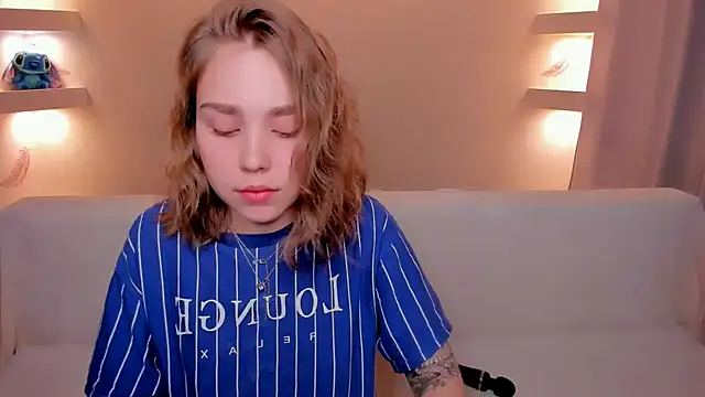 Snapshot of YourMegan chatting on 11/11/25, 07:47 YourMegan online show from 11/11/25, 07:47