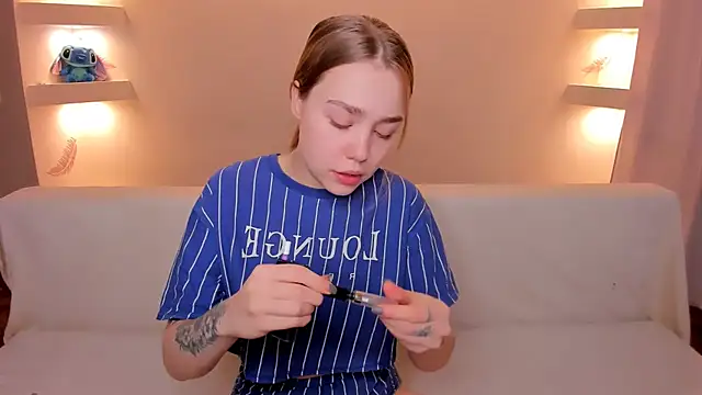 Snapshot of YourMegan chatting on 11/16/25, 05:40 YourMegan online show from 11/16/25, 05:40