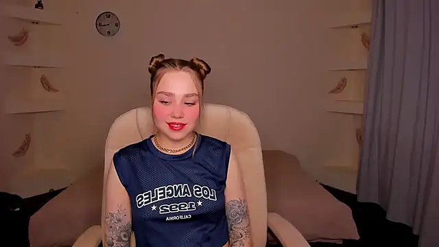 Snapshot of YourMegan chatting on 12/16/25, 06:13 YourMegan online show from 12/16/25, 06:13