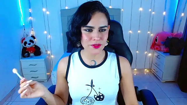 Snapshot of veronica_luar chatting on 10/21/25, 04:24 veronica luar online show from 10/21/25, 04:24