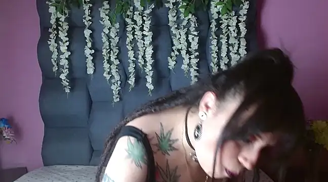 Snapshot of Fenix_Lilith chatting on 03/19/25, 01:18 Fenix Lilith online show from 03/19/25, 01:18