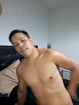 Snapshot of liamlara chatting on 09/20/25, 02:01 liamlara online show from 09/20/25, 02:01