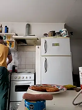 Snapshot of liamlara chatting on 09/21/25, 03:57 liamlara online show from 09/21/25, 03:57