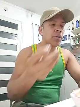 Snapshot of liamlara chatting on 10/01/25, 02:17 liamlara online show from 10/01/25, 02:17