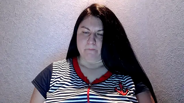 Snapshot of KiraSwee chatting on 03/07/25, 06:11 KiraSwee online show from 03/07/25, 06:11