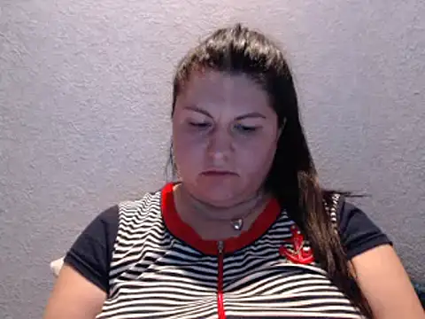 Snapshot of KiraSwee chatting on 09/25/25, 04:43 KiraSwee online show from 09/25/25, 04:43