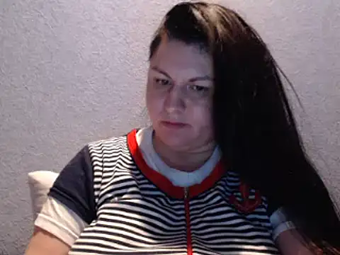 Snapshot of KiraSwee chatting on 10/09/25, 05:33 KiraSwee online show from 10/09/25, 05:33