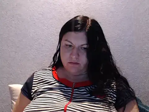 Snapshot of KiraSwee chatting on 10/10/25, 06:07 KiraSwee online show from 10/10/25, 06:07