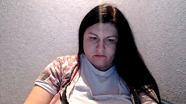 Snapshot of KiraSwee chatting on 10/21/25, 05:35 KiraSwee online show from 10/21/25, 05:35