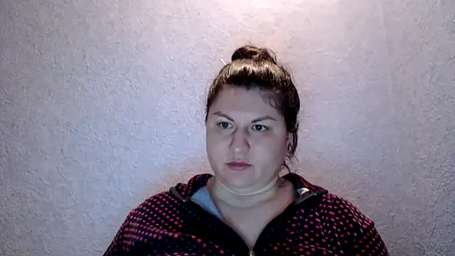 Snapshot of KiraSwee chatting on 11/18/25, 06:56 KiraSwee online show from 11/18/25, 06:56