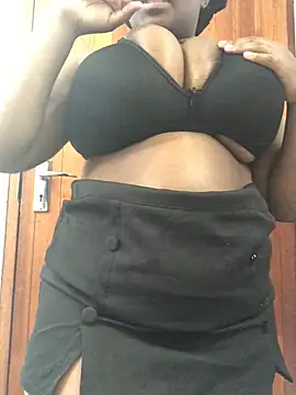 Snapshot of servingBigTitis chatting on 02/06/25, 07:13 servingBigTitis online show from 02/06/25, 07:13