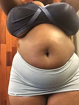 Snapshot of servingBigTitis chatting on 02/07/25, 11:34 servingBigTitis online show from 02/07/25, 11:34