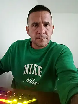 Snapshot of Mister1985 chatting on 10/08/25, 06:27 Mister1985 online show from 10/08/25, 06:27