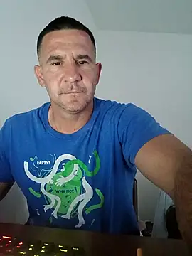 Snapshot of Mister1985 chatting on 10/23/25, 05:29 Mister1985 online show from 10/23/25, 05:29