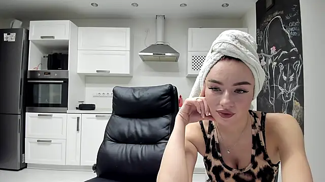lisenok online show from 11/14/25, 10:18