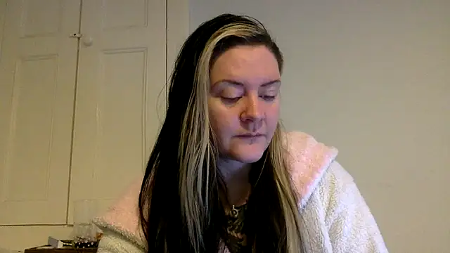 AureliaXOX online show from 02/12/25, 09:20