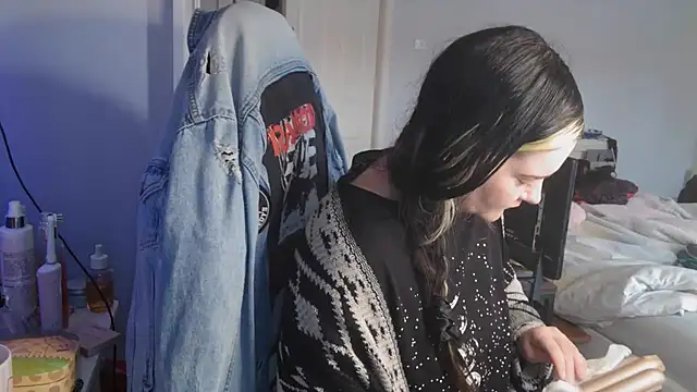 AureliaXOX online show from 09/18/25, 12:29