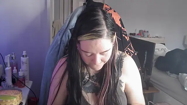 AureliaXOX online show from 09/26/25, 08:51