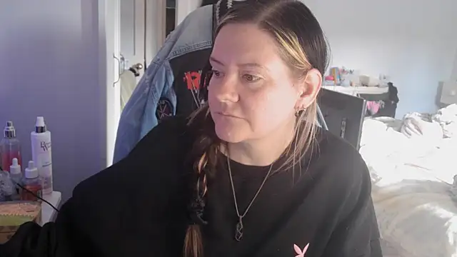 AureliaXOX online show from 09/30/25, 02:44