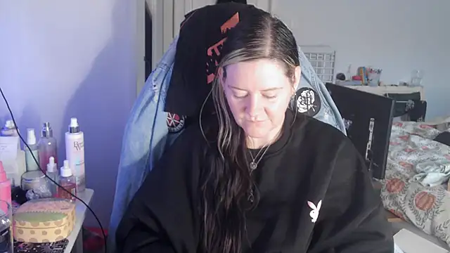 AureliaXOX online show from 10/03/25, 09:50