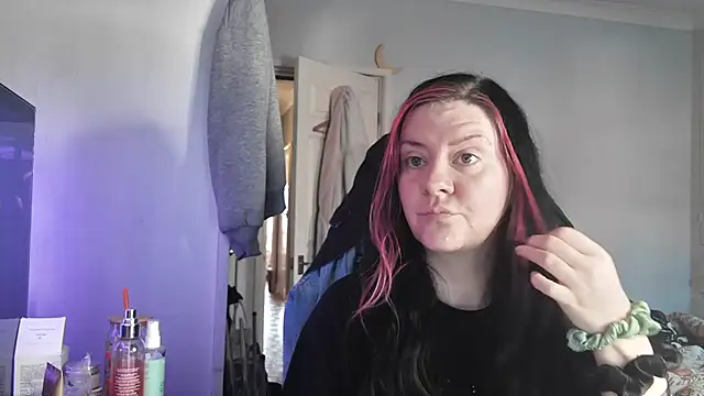 AureliaXOX online show from 11/12/25, 08:48