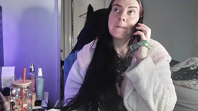 AureliaXOX online show from 11/14/25, 10:03