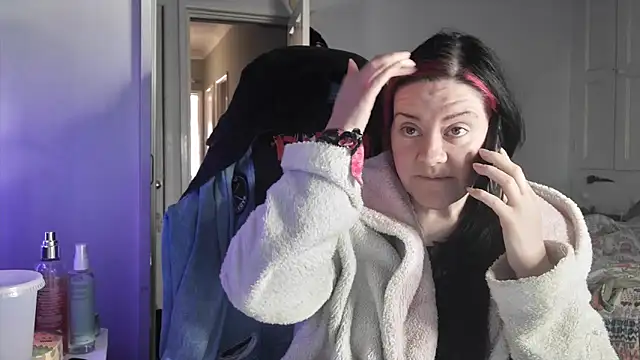 AureliaXOX online show from 11/21/25, 09:08