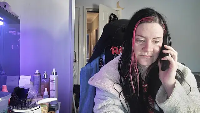 AureliaXOX online show from 12/21/25, 11:06