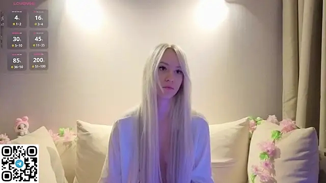 Snapshot of Anadeyaaa chatting on 12/15/25, 01:10 Anadeyaaa online show from 12/15/25, 01:10