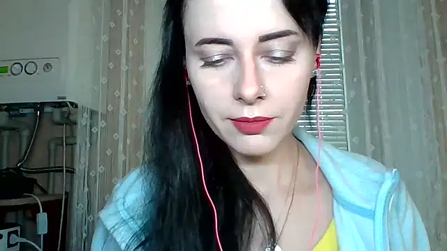 Snapshot of LuminousLady chatting on 10/20/25, 06:25 LuminousLady online show from 10/20/25, 06:25