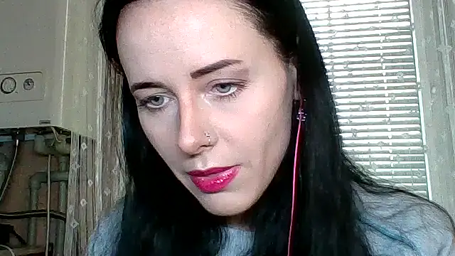 Snapshot of LuminousLady chatting on 10/22/25, 01:22 LuminousLady online show from 10/22/25, 01:22