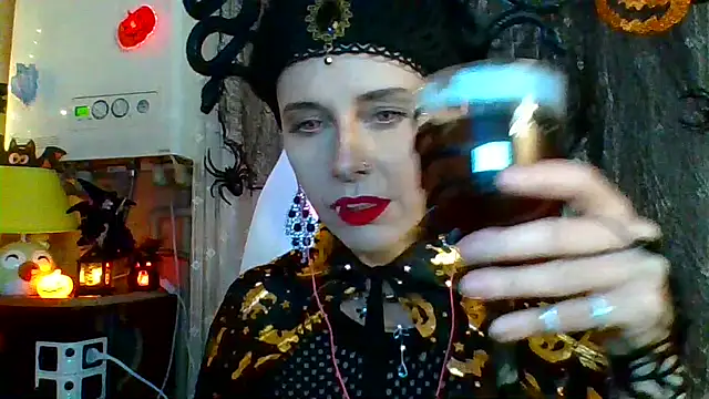 Snapshot of LuminousLady chatting on 10/31/25, 06:20 LuminousLady online show from 10/31/25, 06:20