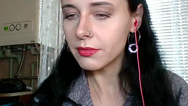 Snapshot of LuminousLady chatting on 11/02/25, 10:28 LuminousLady online show from 11/02/25, 10:28