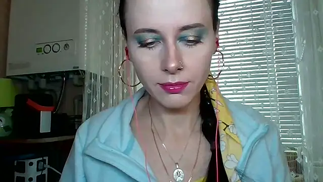 Snapshot of LuminousLady chatting on 11/06/25, 11:00 LuminousLady online show from 11/06/25, 11:00