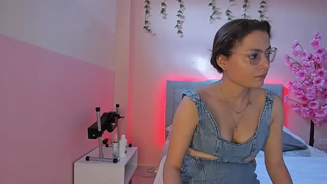 littletammy4u  online show from 10/03/25, 12:35